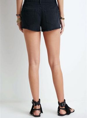 Short de jean negro desflecado Tiro alto. Inquieta. SH182