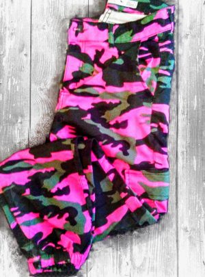Pantalón Cargo camuflado fucsia con puño abajo